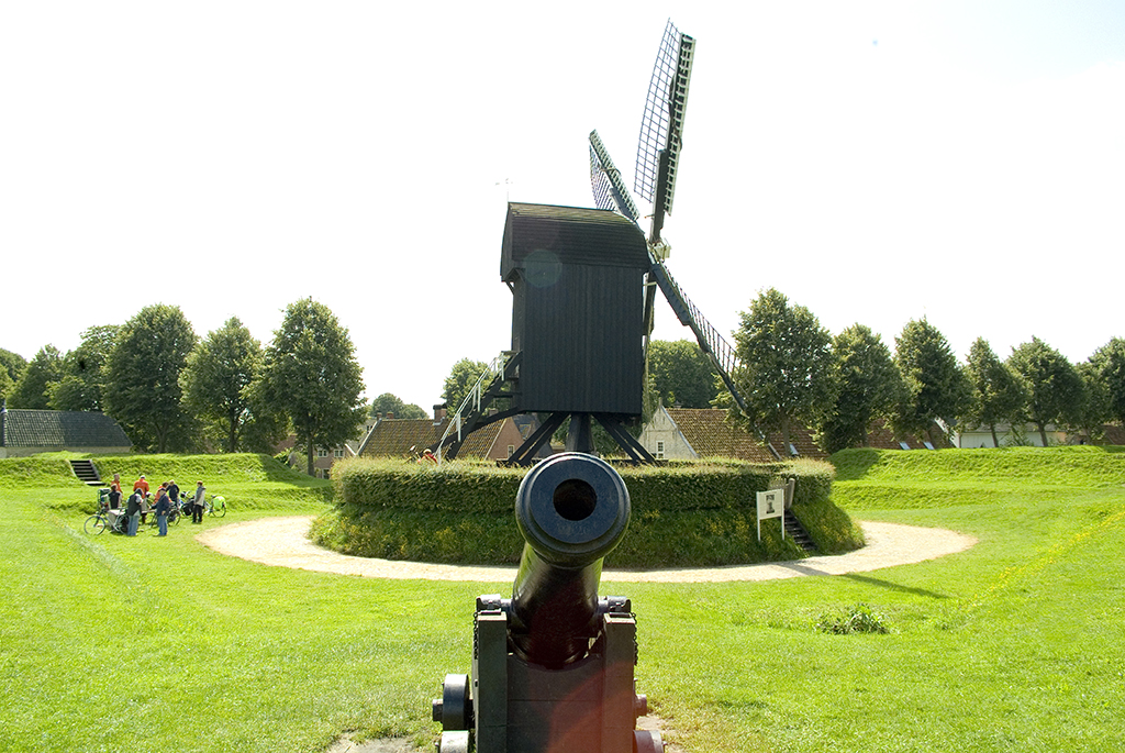 Mühle mit Kanone