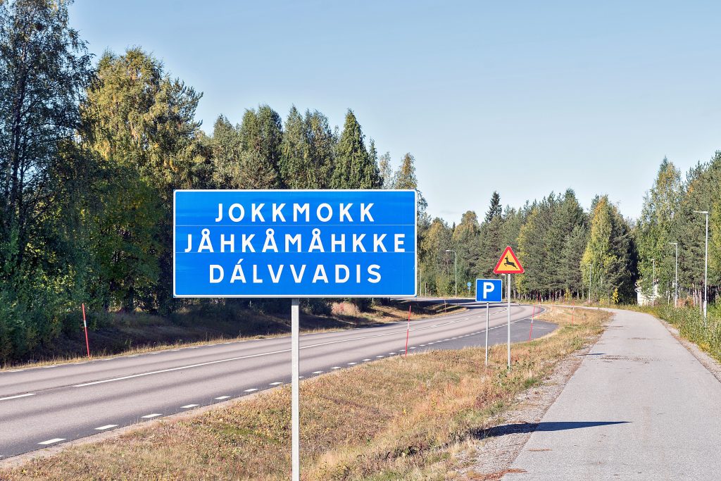 Ortsschild Jokkmokk in drei Sprachen