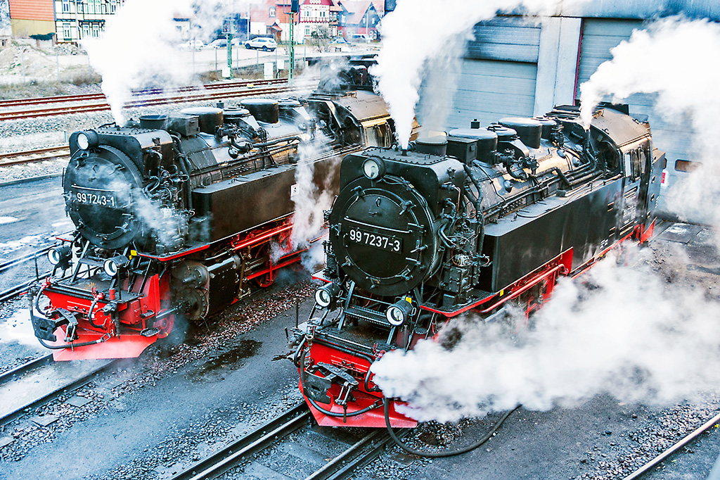 Dampflokomotiven am Bahnhof