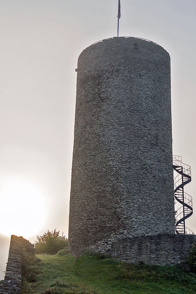 Turm der Burgruine Altweilnau