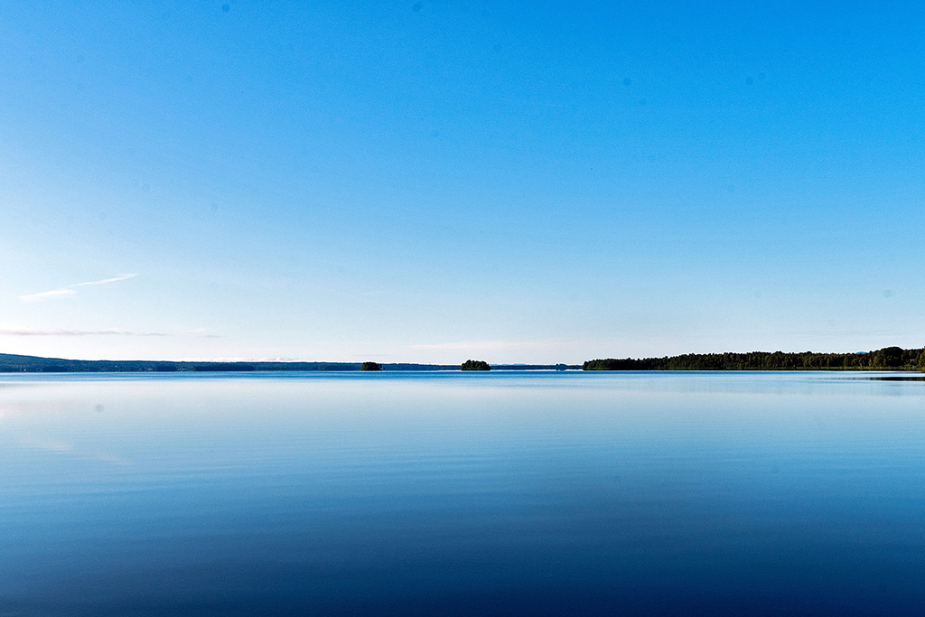 Våmåbadet - Orsasjön spiegelglatt