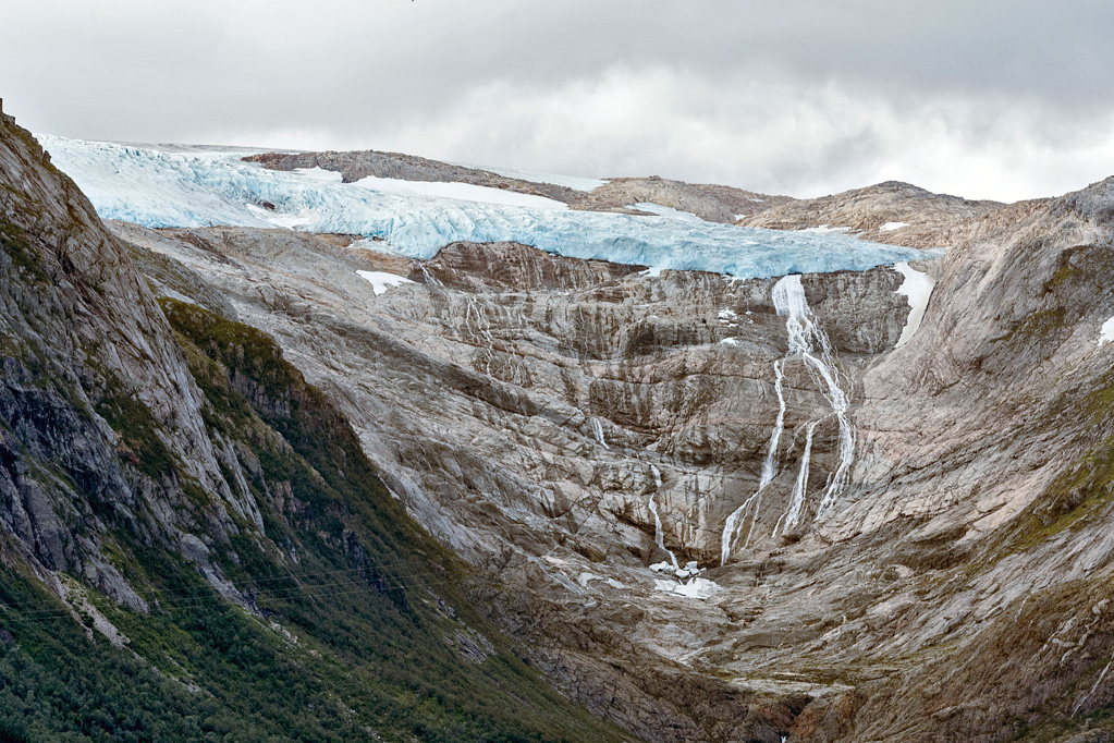Gletscher mit Schmelzwasser