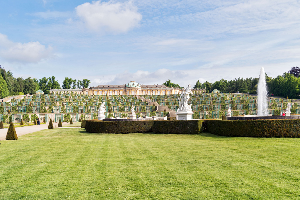 Wiese im Garten von Schloss Sanssouci