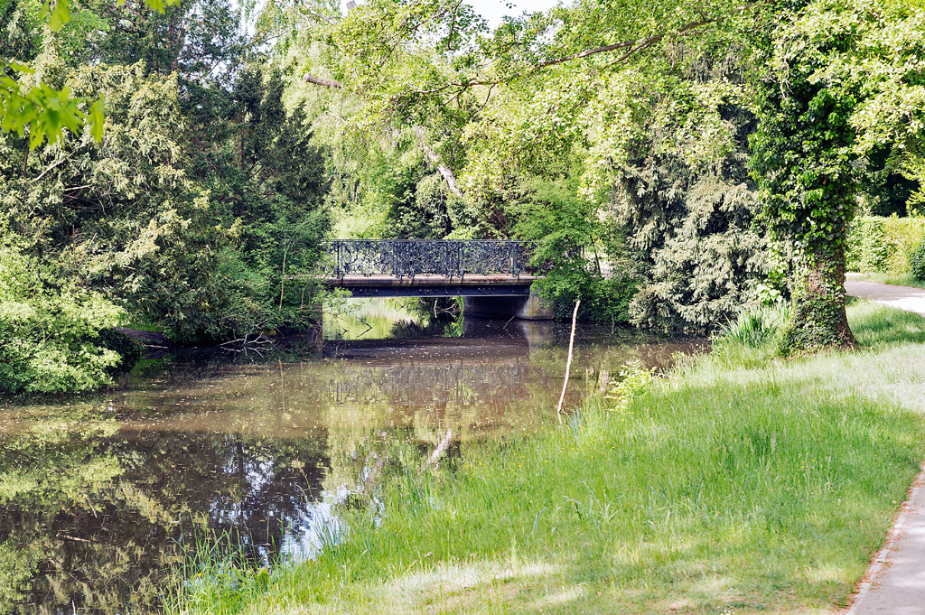 Kleine Brücke im Park Schloss Sanssouci