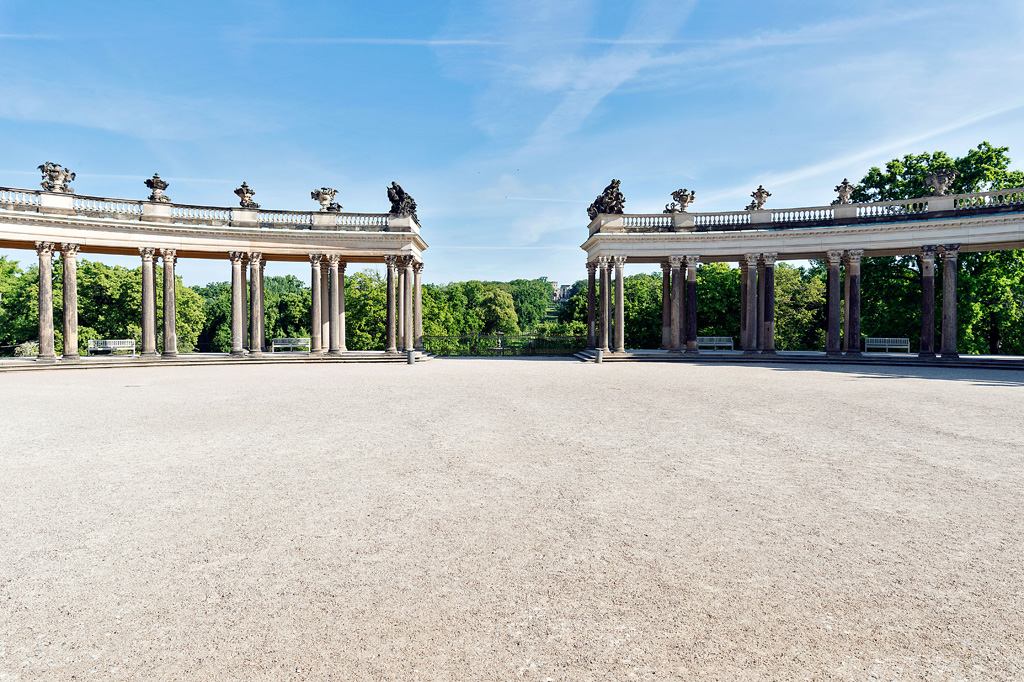 Platz vor dem Besuchereingang Schloss Sanssouci