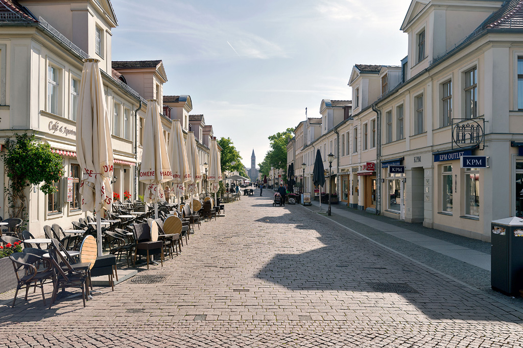 Straßencafe und KPM in Potsdam