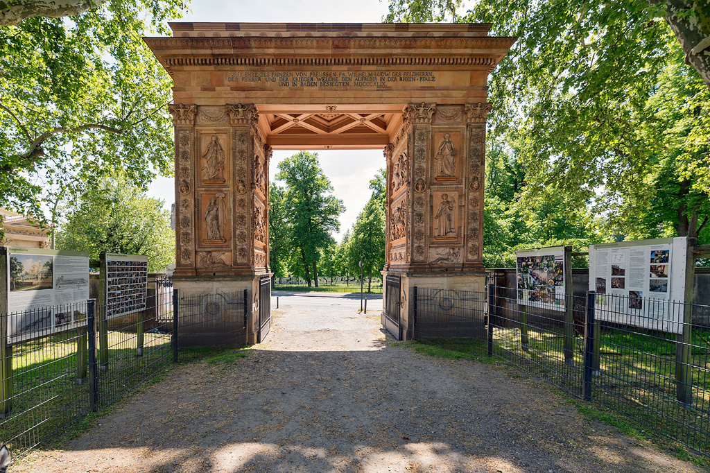 Rückseite Triumphtor am Mühlenberg