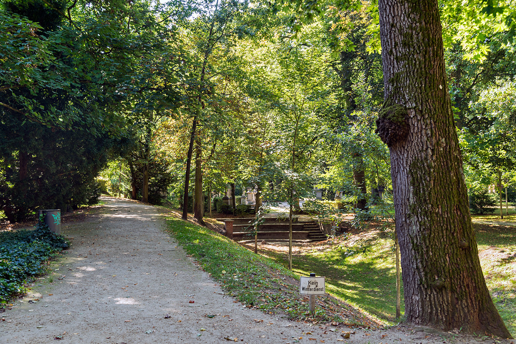 Wallanlage vor dem Tempelgarten