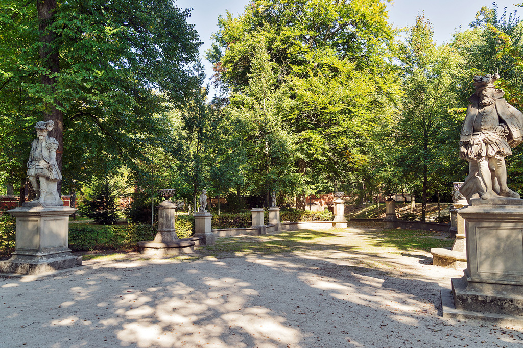 Osmanische Figuren im Tempelgarten Neuruppin