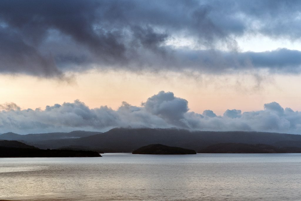 Wolkenbank auf den Weg nach Boden