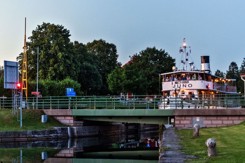 Juno vor der Ausfahrt der Bosenbergsschleuse