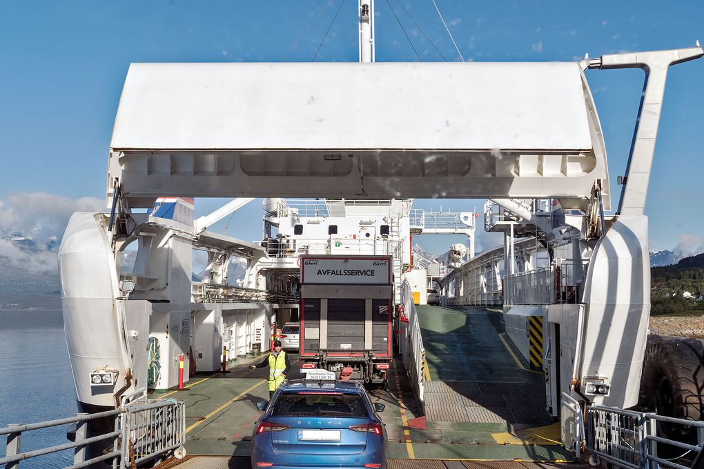 Ab auf die Fähre nach Lyngseidet