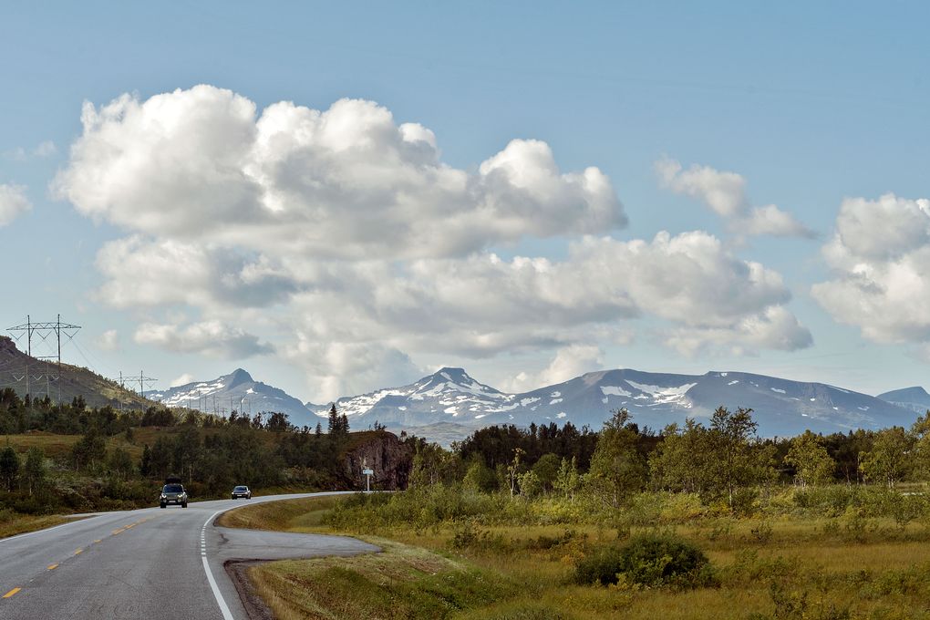 Schneebedeckte Berge auf Senja