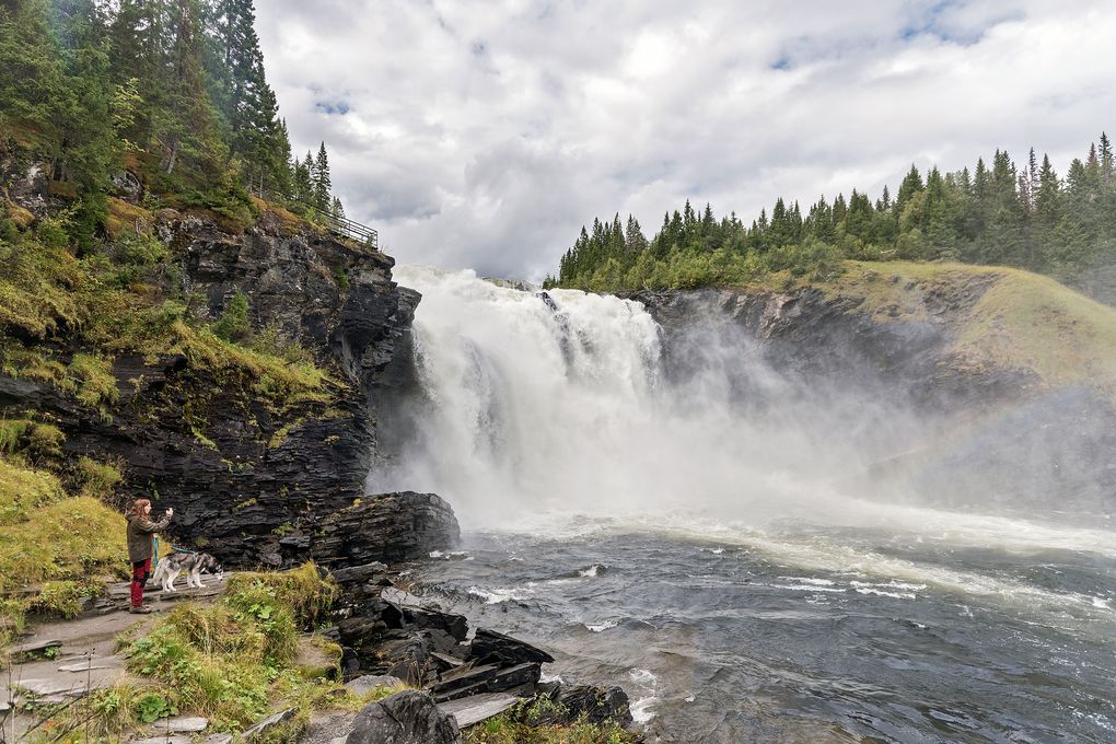 Man kann ganz nah an den Tännforsen