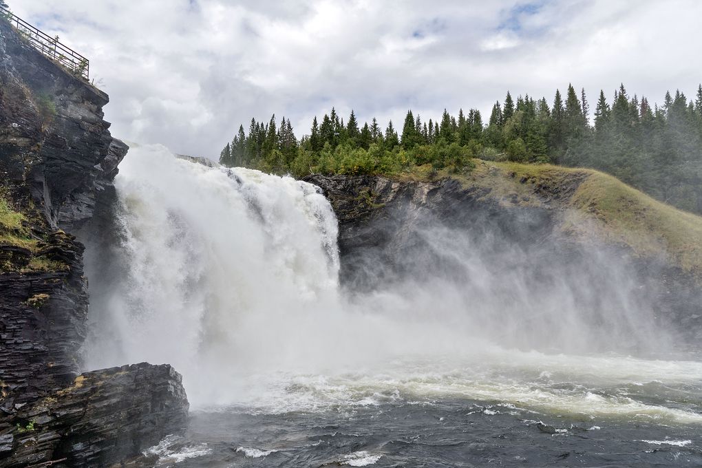 Tännforsen ist riesig