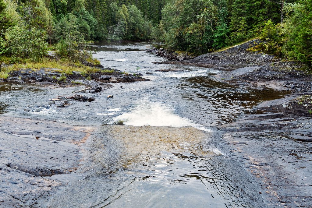 Gärdeforsen bei den Felsritzungen