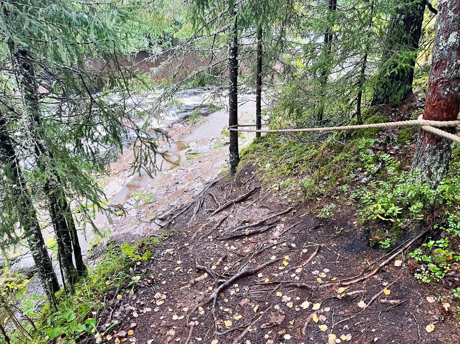 Steiler Weg vom/zum Storstupet